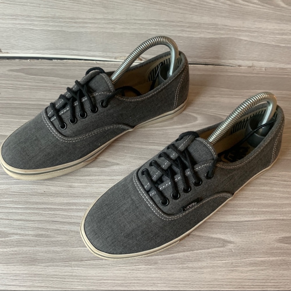 VANS 'OFF THE WALL' - GRAY, LOW-TOP, LACE SNEAKERS - Mens SIZE 6 ~ Womens 7.5